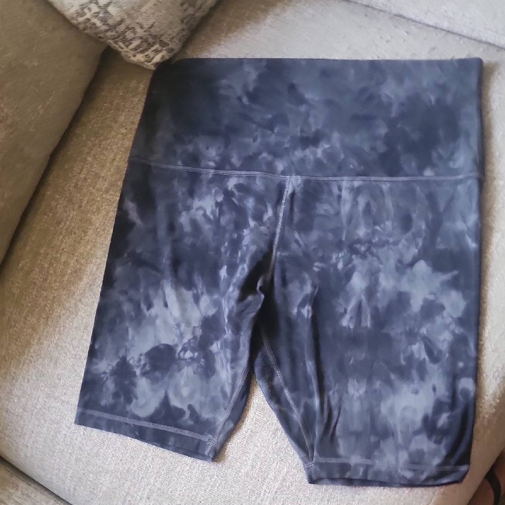 Lululemon Athletica Align High Rise Black and Gray Bike Shorts - Picture 2 of 6